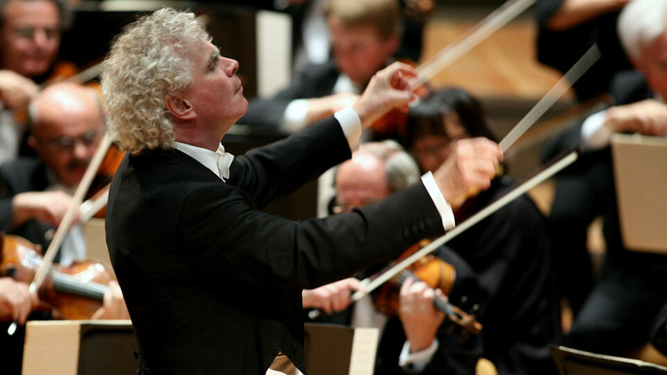 Simon Rattle dirigiert Schostakowitschs Vierte Symphonie