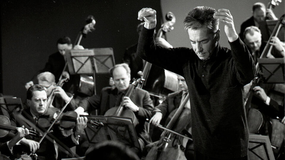 Gespräch, Meisterkurs und Konzert: Karajan dirigiert Beethovens Symphonie Nr. 5