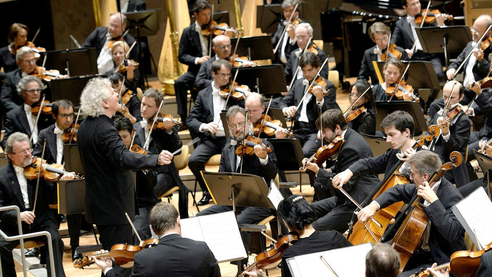 Simon Rattle dirige Rajmáninov y Stravinsky