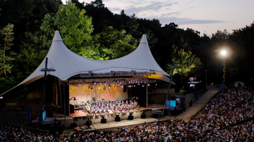 Simon Rattle conducts Rhapsodies at the Waldbühne