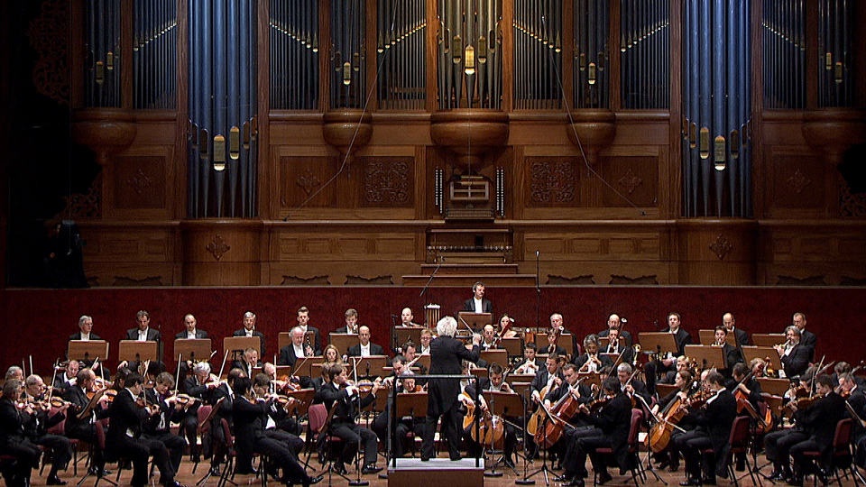 Simon Rattle dirigiert Bruckner, Ravel und Hosokawa in Taiwan