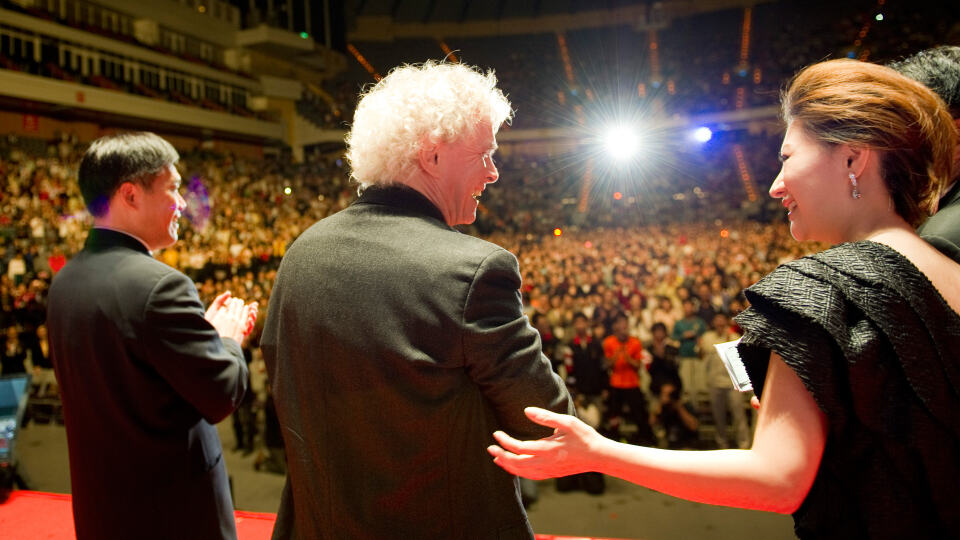 Simon Rattle dirigiert Mahlers Neunte Symphonie in Taiwan