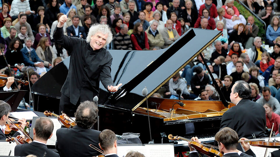 Simon Rattle dirigiert »Russische Rhythmen« in der Waldbühne
