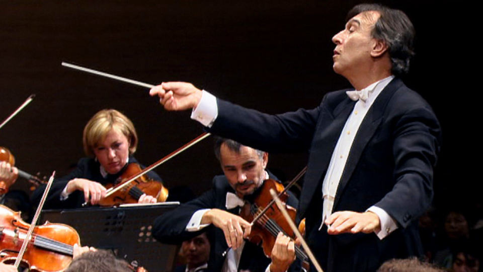 Claudio Abbado dirigiert russische Werke in der Suntory Hall in Tokio