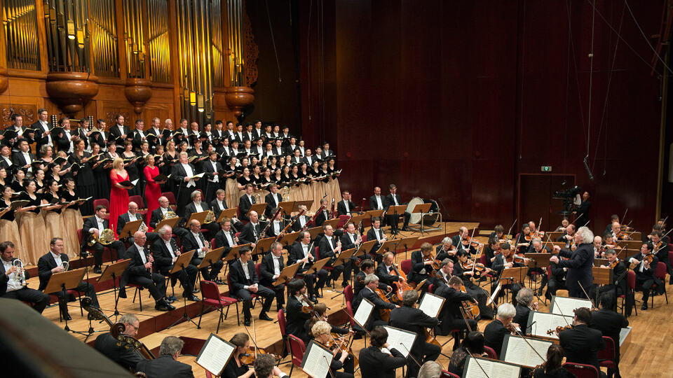 Simon Rattle dirigiert einen Beethoven-Abend in Taipeh