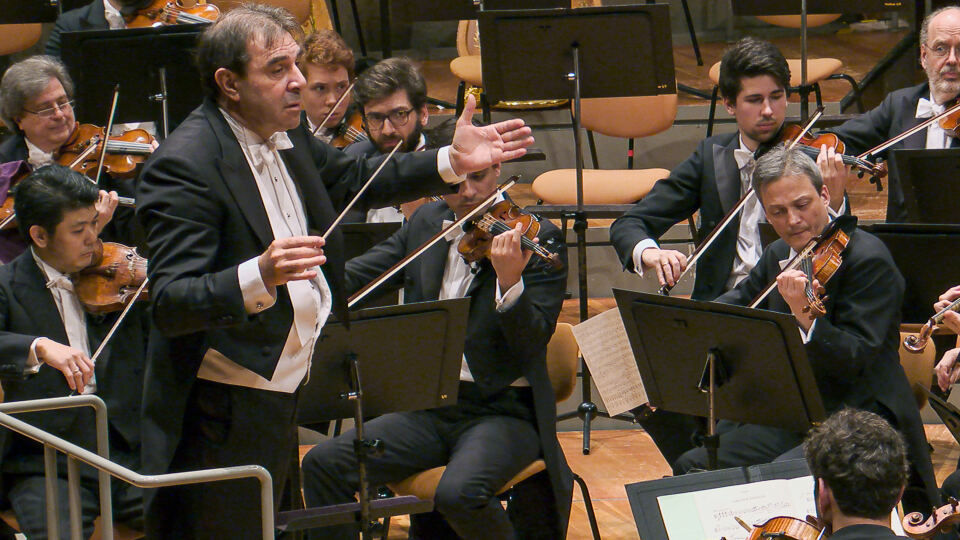 Daniele Gatti dirigiert Strawinsky und Schostakowitsch