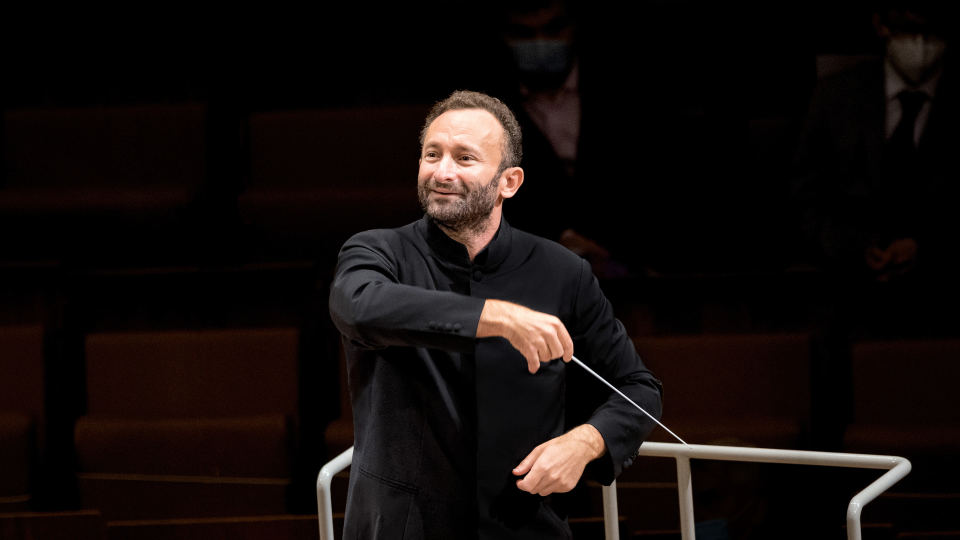 Kirill Petrenko dirigiert Mendelssohn und Schostakowitsch