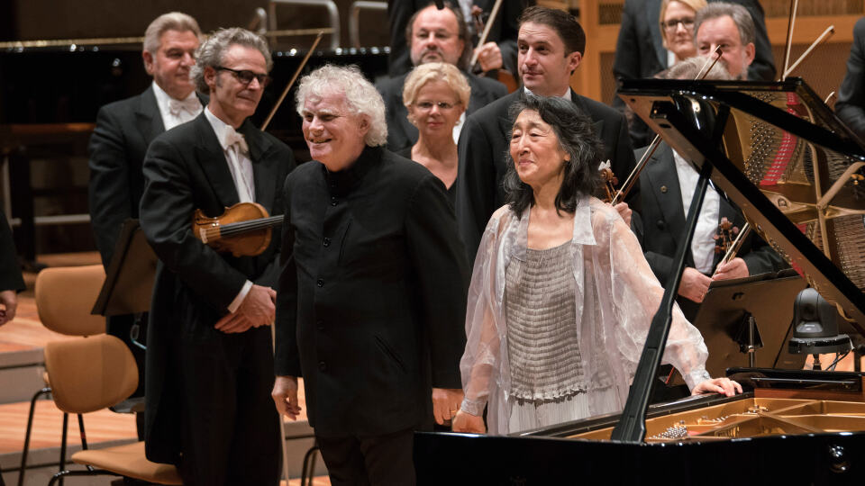 Simon Rattle con Mitsuko Uchida y Amihai Grosz