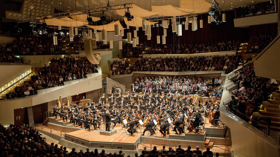 Saisoneröffnung 2015: Simon Rattle dirigiert Britten und Schostakowitsch