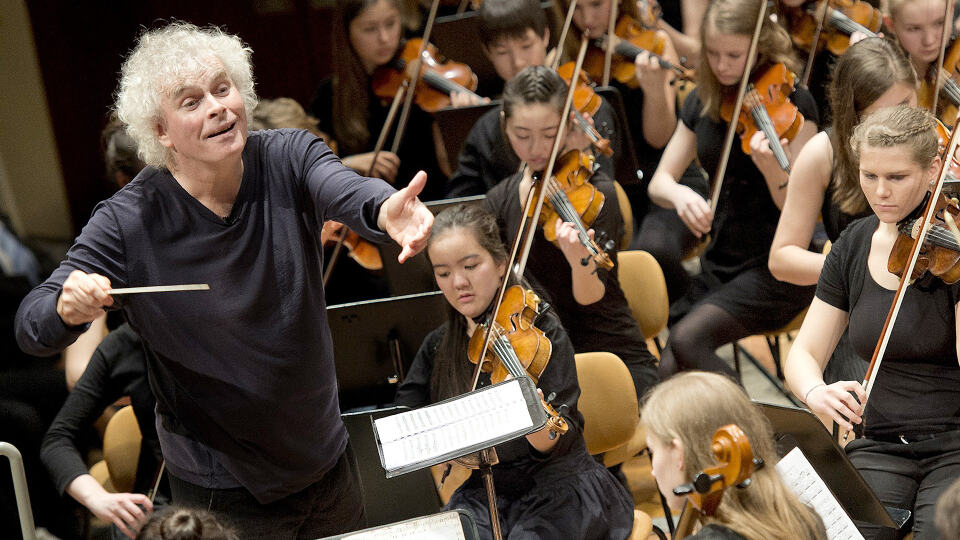 Simon Rattle conducts Berlin school orchestras
