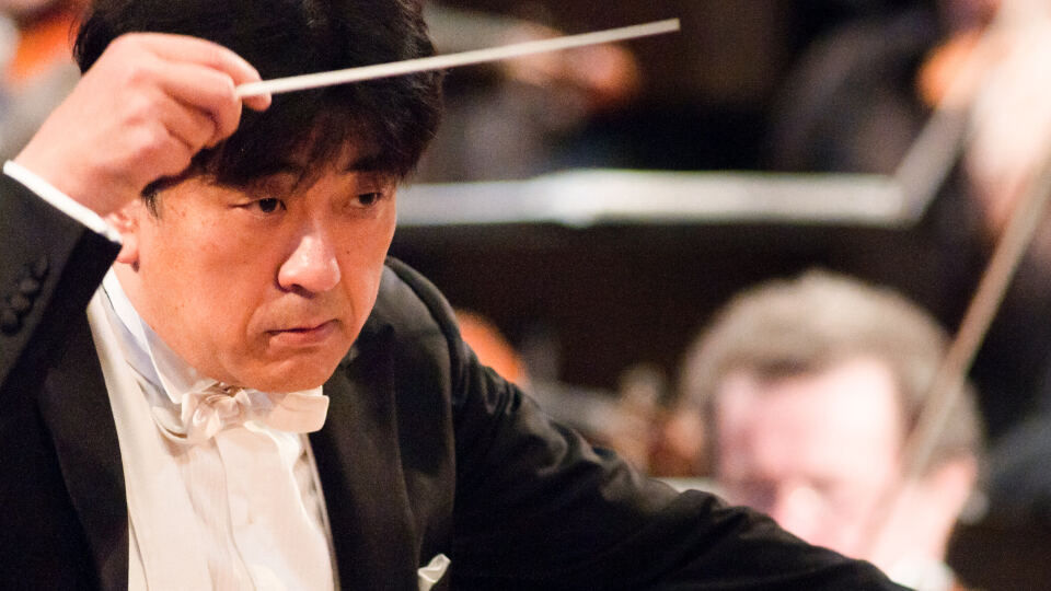 Yutaka Sado dirige Shostakóvich y Takemitsu