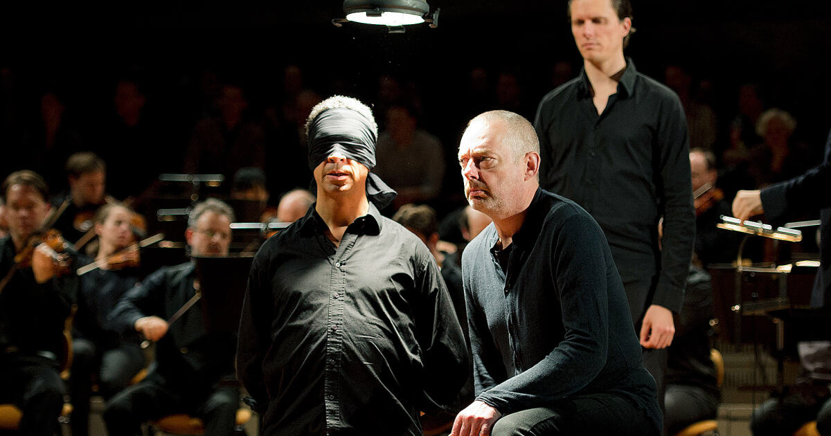 バッハの《ヨハネ受難曲》がラトルの指揮、セラーズの演出により上演！