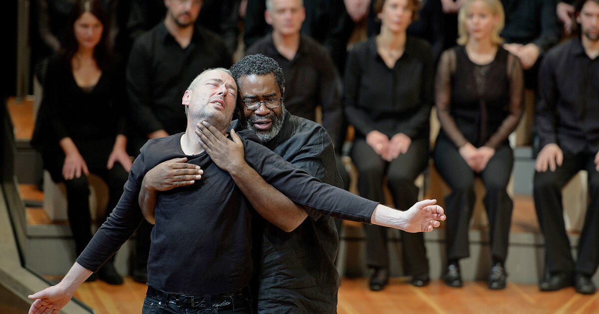 フィルハーモニー50周年記念、バッハの《マタイ受難曲》がラトルの指揮