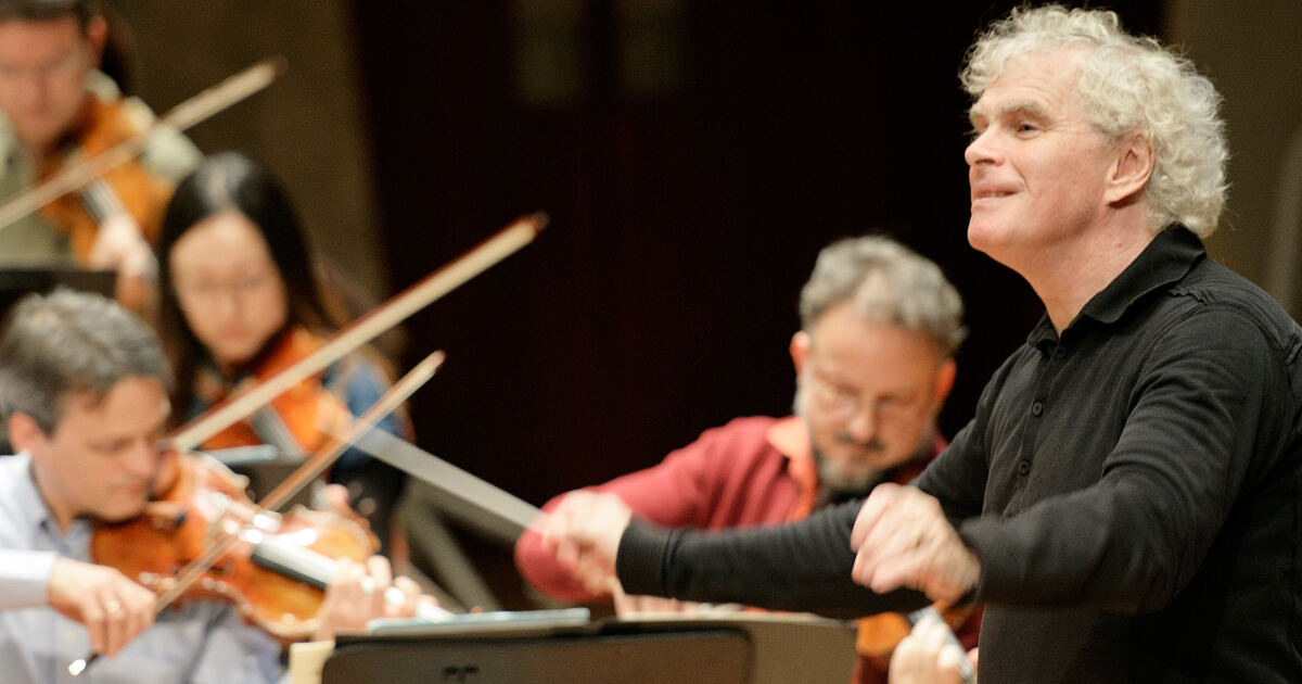 Simon Rattle rehearses “Le Sacre du Printemps”