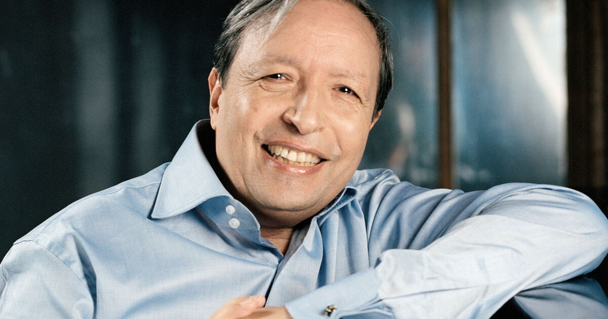 Murray Perahia performing with the Berliner Philharmoniker