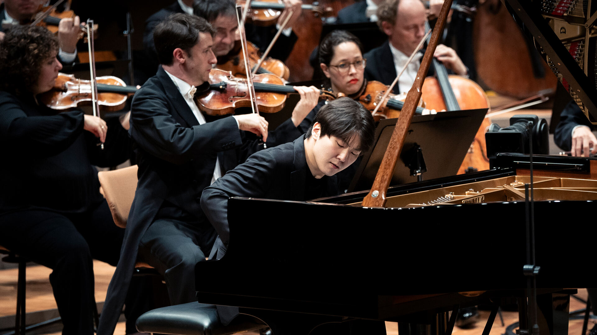 チョ・ソンジンとP・ヤルヴィがショスタコーヴィチのピアノ協奏曲で共演