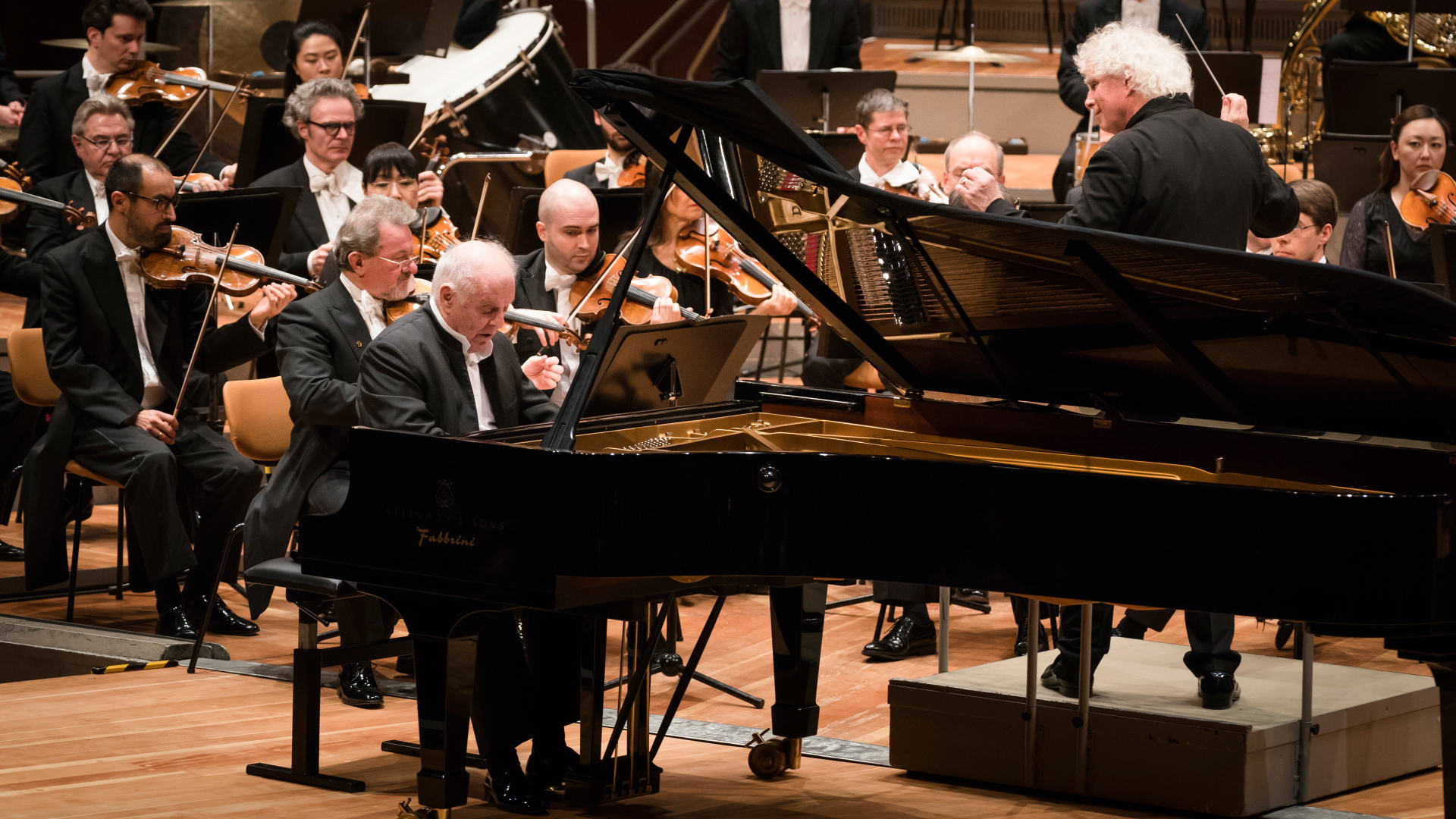 ラトルとバレンボイムがバルトークの第1協奏曲で共演。後半は