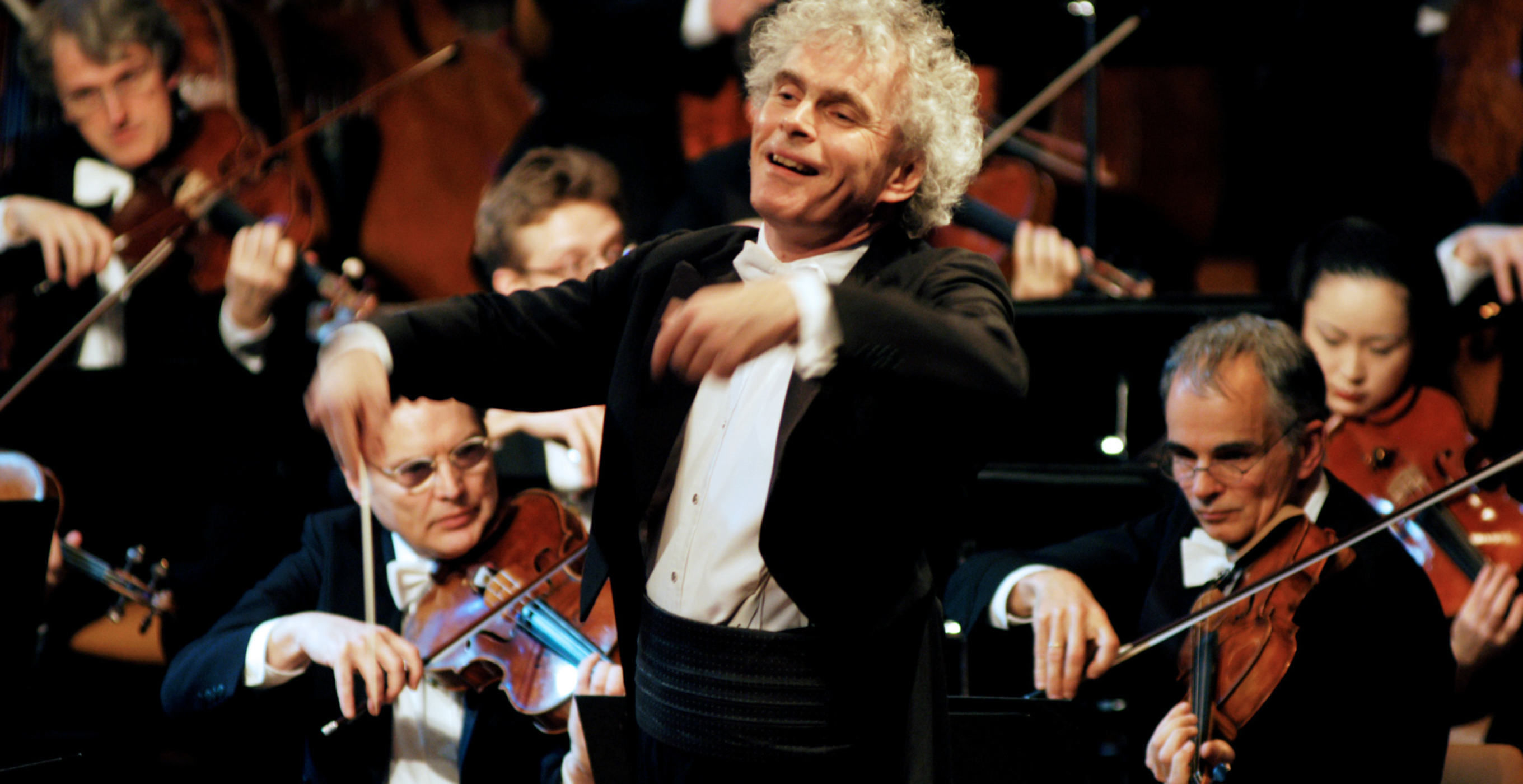 Sir Simon Rattle conducts “Carmina Burana” at the 2004 New Year’s Eve  Concert