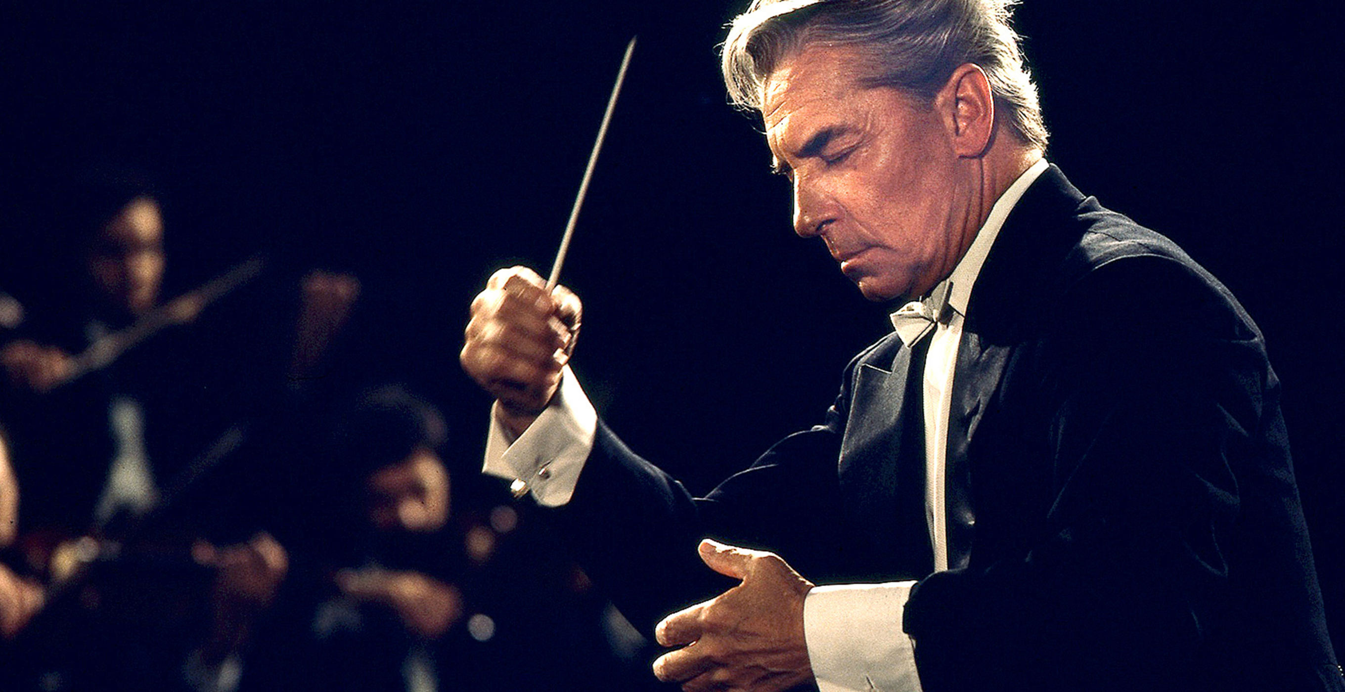 Караян. Герберт фон Караян (Herbert von Karajan) (1908-1989). Герберт Караян дирижер. Герберт фон Караян дирижер. Г Караян дирижер.