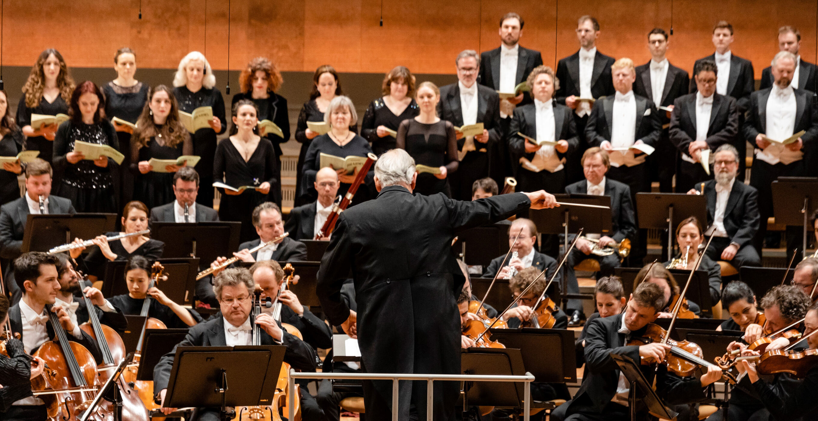 John Eliot Gardiner conducts Brahms and Mendelssohn | Digital Concert Hall