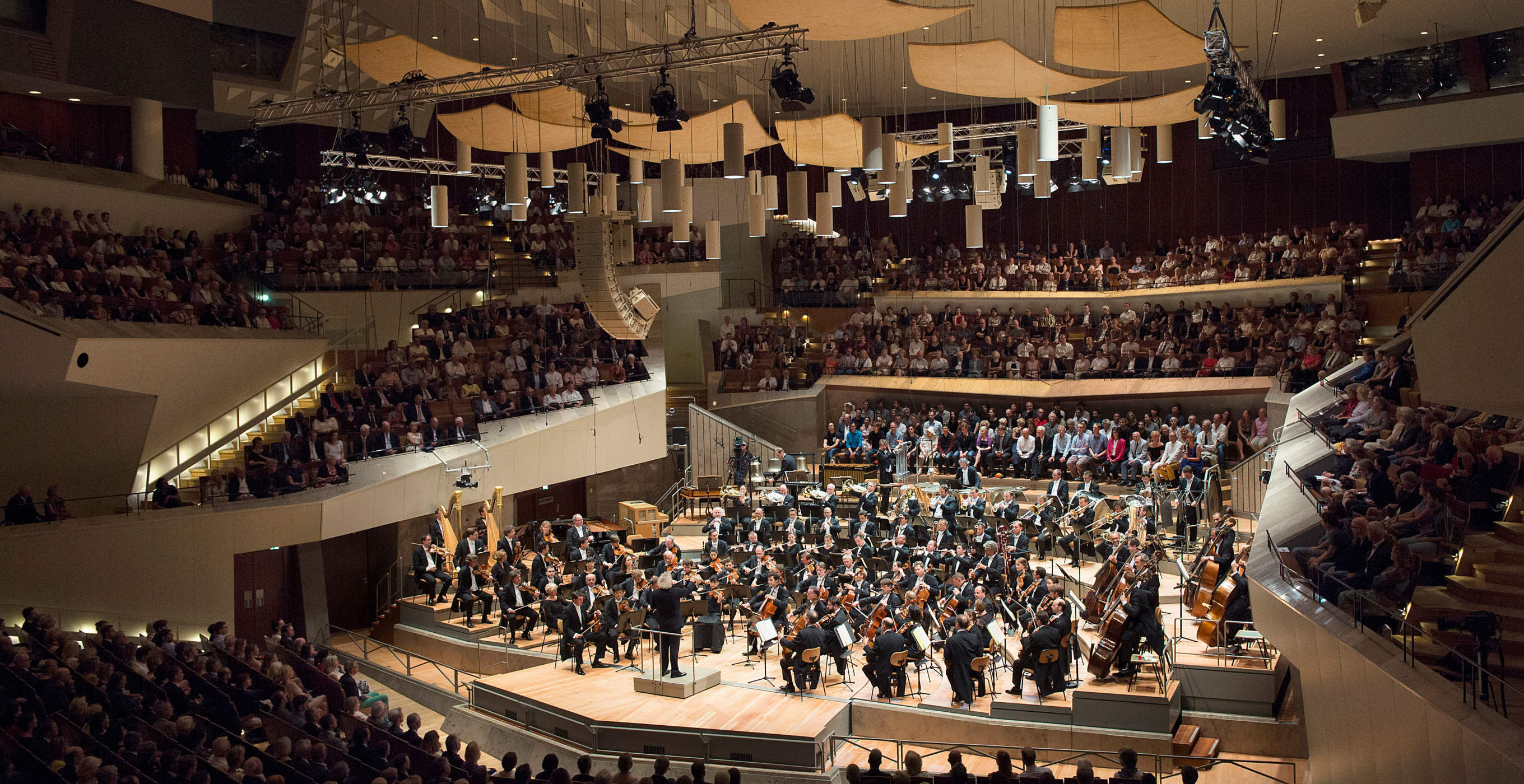 Season opening 2016: Simon Rattle conducts Mahler’s Seventh Symphony ...