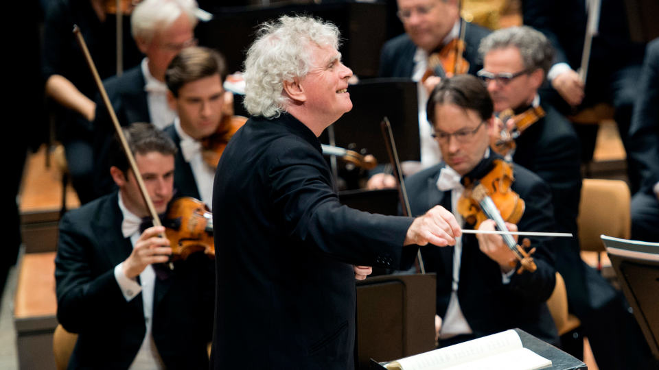 Simon Rattle conducts Dvořák, Elgar and a première